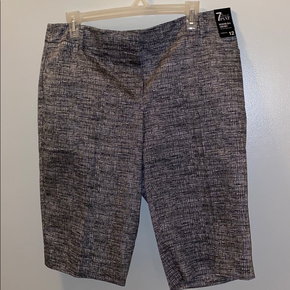 New York and Company knee length shorts